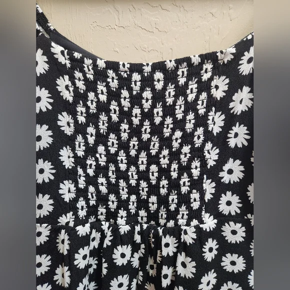 Forever 21 Black & White Floral Mini Dress - Picture 3 of 8